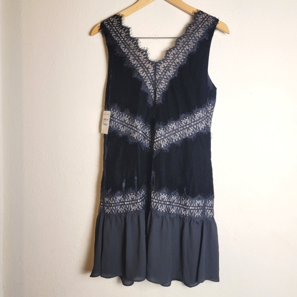 Chelsea28, Velvet and Lace Sleeveless Cocktail Dress, Black and Nude, Size Small - Picture 2 of 9